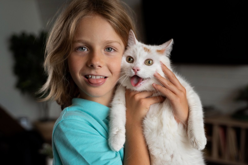 Why Pets Make the Best Companions for Kids and Seniors